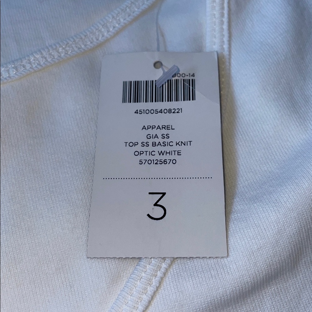 NWT Chico's Classic White Short Sleeve V-Neck Tee.  Size 3. - Picture 4 of 5